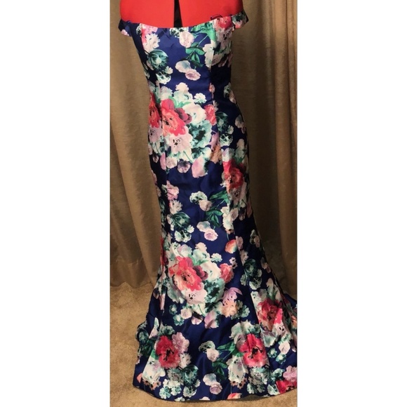 Blue floral gown - Picture 5 of 8